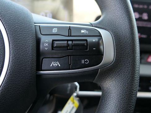 Used 2025 Kia Sportage LX FWD image 14