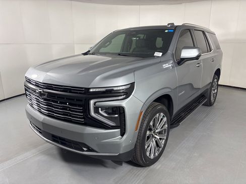 Used 2025 Chevrolet Tahoe High Country AWD/4WD image 5