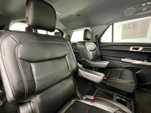 Used 2020 Ford Explorer XLT w/ Equipment Group 202A AWD/4WD image 15