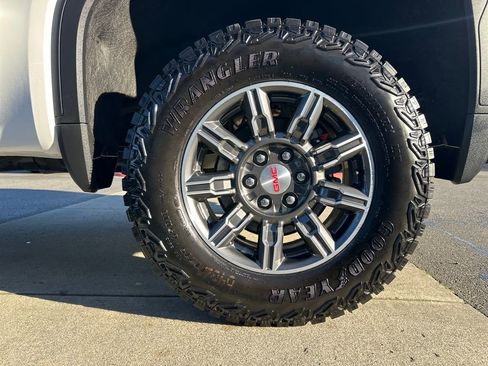 Used 2025 GMC Sierra 1500 AT4 image 27