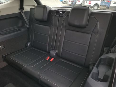 Used 2021 Volkswagen Tiguan SE FWD image 18