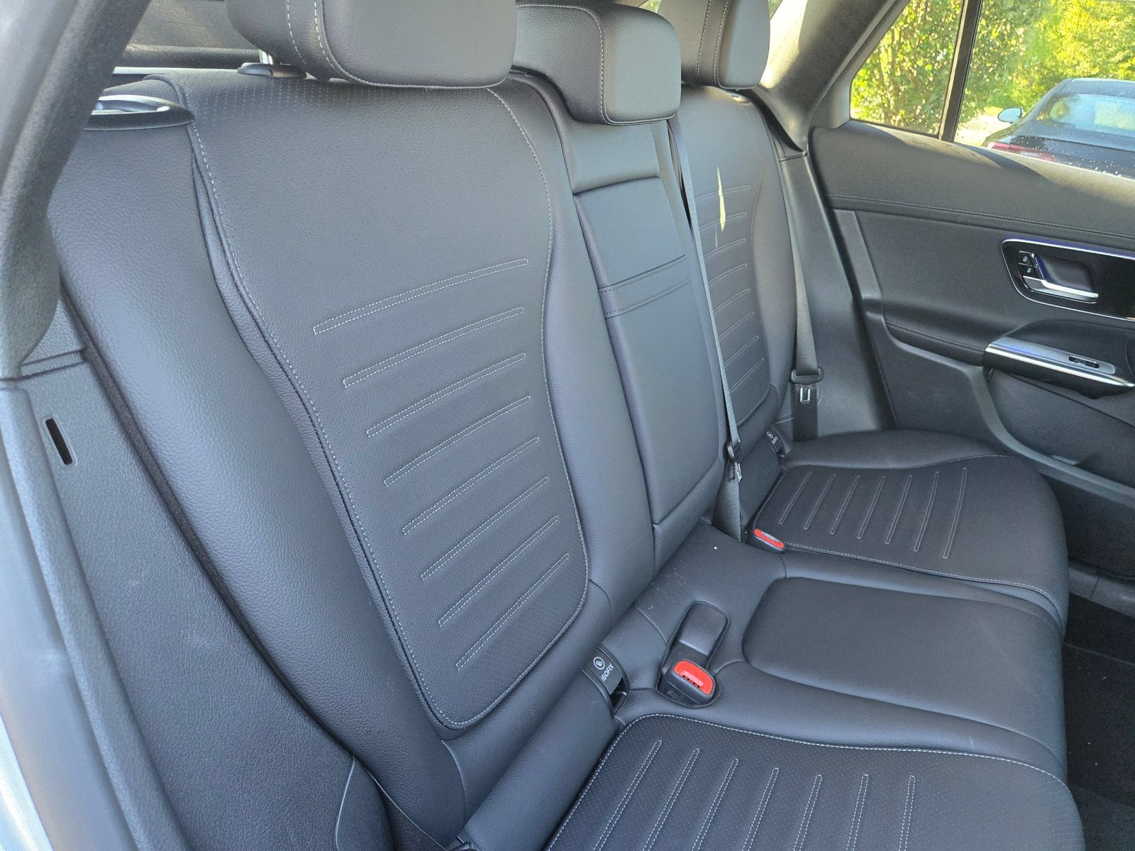 Used 2025 Mercedes-Benz GLC 350e 4MATIC image 11