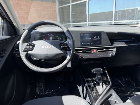 Used 2025 Kia Niro LX FWD image 16
