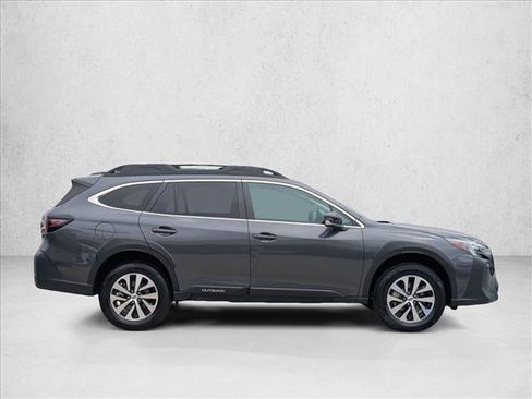 Used 2024 Subaru Outback Premium AWD/4WD image 4