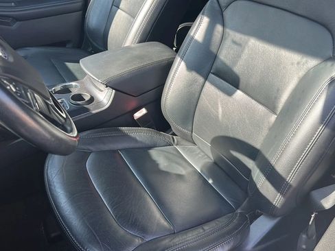 Used 2017 Ford Explorer XLT w/ Equipment Group 202A image 14