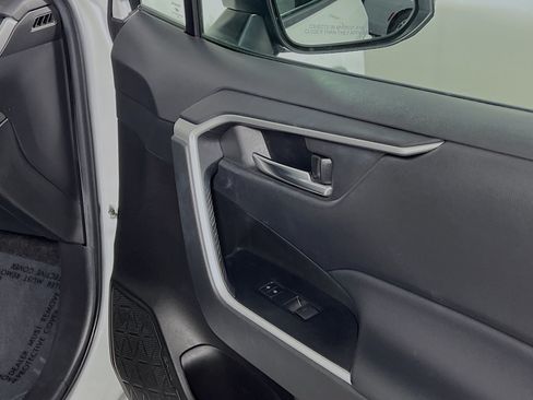 Used 2022 Toyota RAV4 XLE FWD image 32