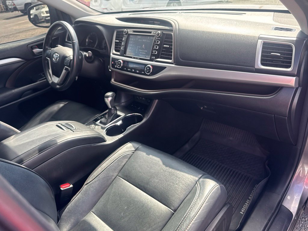 Used 2017 Toyota Highlander XLE AWD/4WD image 27