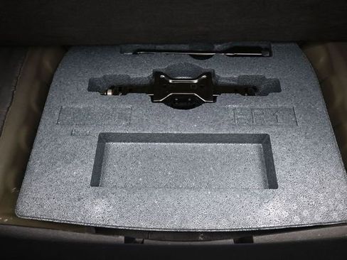 Used 2024 Nissan Altima 2.5 SV FWD image 12