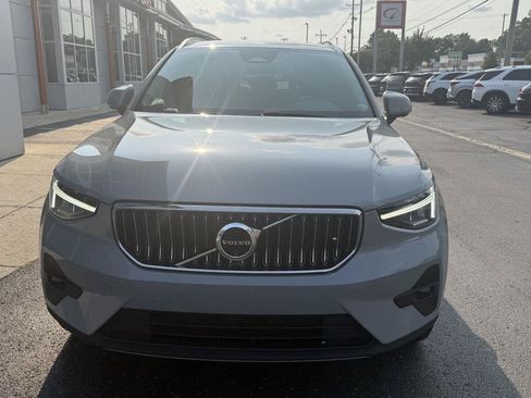 Used 2024 Volvo XC40 B5 Plus AWD/4WD image 3