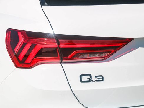 New 2025 Audi Q3 2.0T Premium image 11