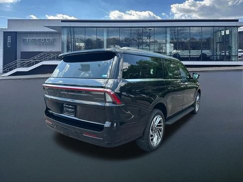 New 2026 Lincoln Navigator L Premier AWD/4WD image 8