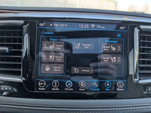 Used 2019 Chrysler Pacifica Limited image 5