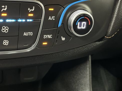 Used 2019 Chevrolet Traverse LT FWD image 23