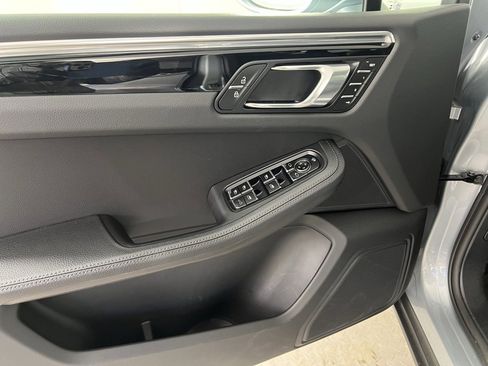 Certified 2025 Porsche Macan image 25