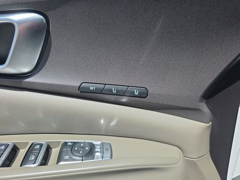 Used 2025 Kia Carnival SX FWD image 18