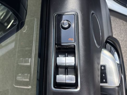 Used 2018 Land Rover Range Rover Sport SVR image 13