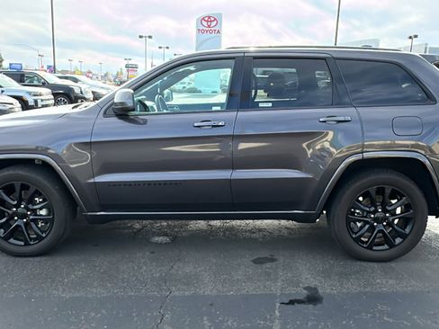 Used 2021 Jeep Grand Cherokee Laredo X image 6