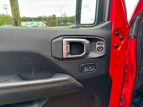 Used 2025 Jeep Wrangler Unlimited Sahara AWD/4WD image 25