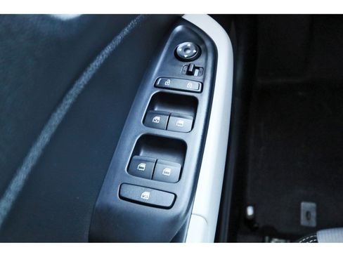 Certified 2025 Hyundai Venue SEL image 22