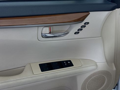 Used 2013 Lexus ES 300h Hybrid w/ Luxury Pkg image 15