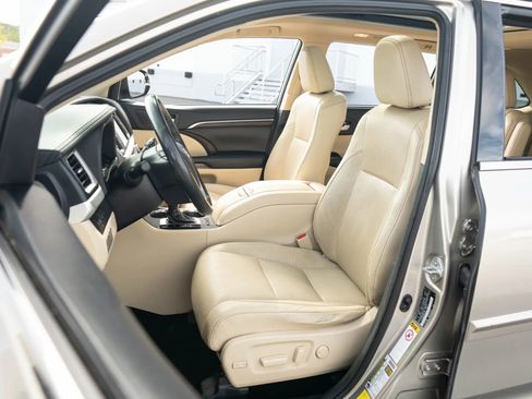 Used 2014 Toyota Highlander Limited image 27