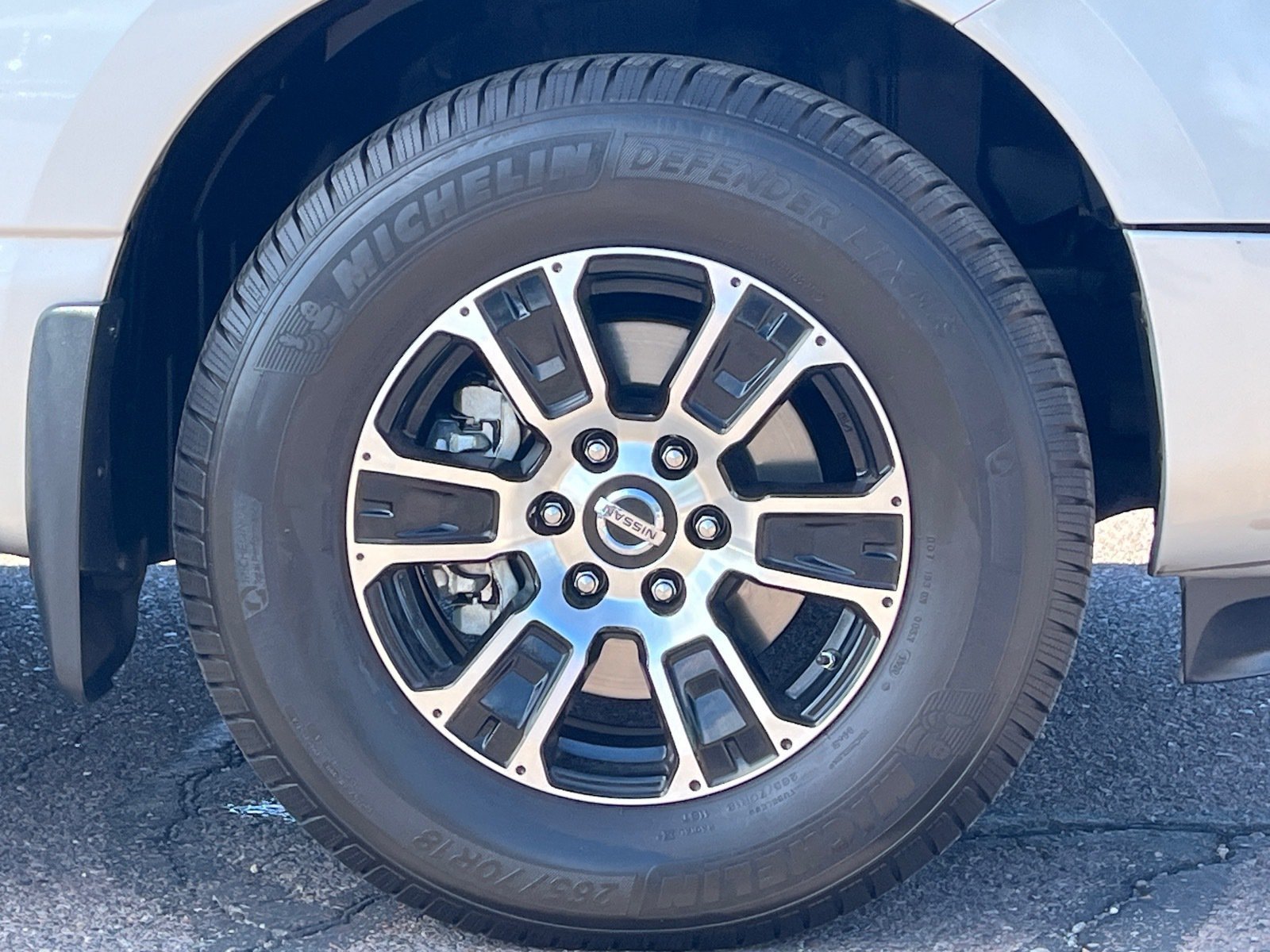 Used 2020 Nissan Titan SV w/ SV Convenience Package RWD image 8