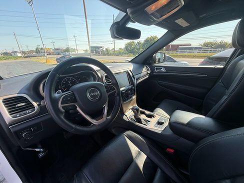 Used 2017 Jeep Grand Cherokee Limited AWD/4WD image 14