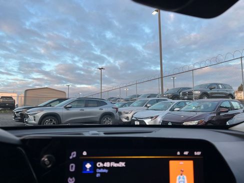 Used 2025 Chevrolet Trax LT image 18