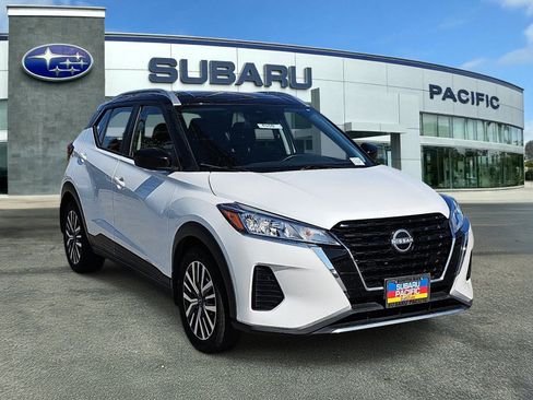 Used 2023 Nissan Kicks SV image 1