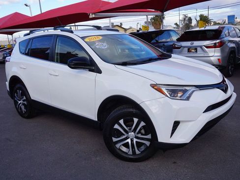 Used 2018 Toyota RAV4 LE image 2