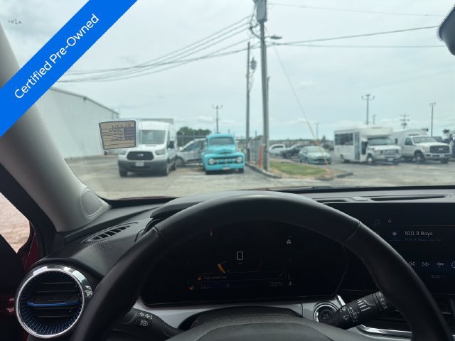 Used 2025 Chevrolet Trax LT w/ LT Convenience Package FWD image 14