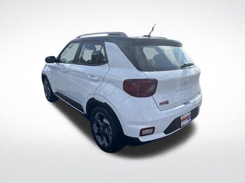 Used 2024 Hyundai Venue Limited image 3