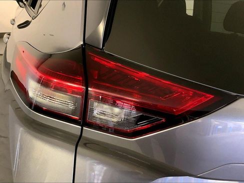 Used 2025 Nissan Rogue SV AWD/4WD image 27