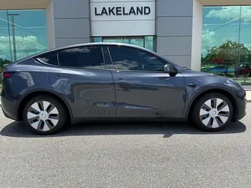 Used 2024 Tesla Model Y Long Range AWD/4WD image 5