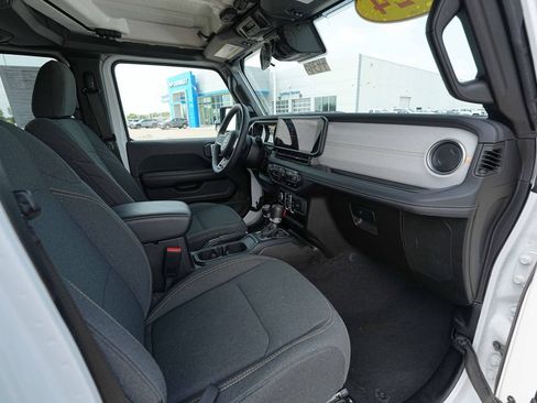 Used 2024 Jeep Wrangler Unlimited Sahara AWD/4WD image 23