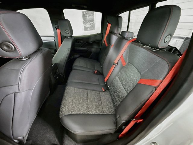 Used 2023 Chevrolet Colorado Z71 w/ Advanced Trailering Package AWD/4WD image 23
