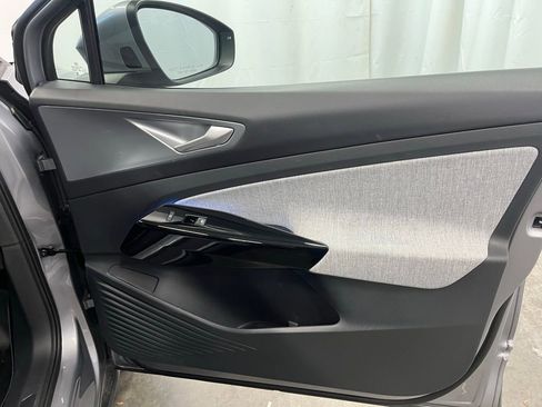 Used 2023 Volkswagen ID.4 Pro image 11