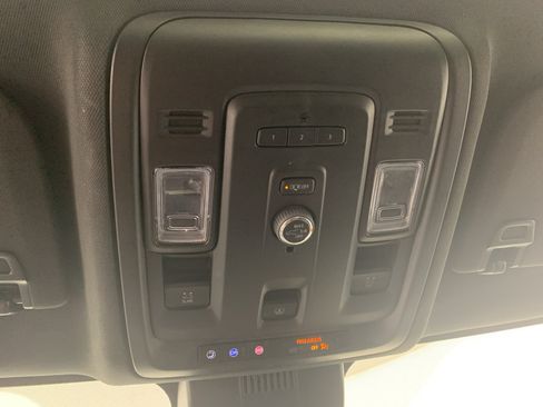 Used 2023 GMC Yukon XL SLT AWD/4WD image 26
