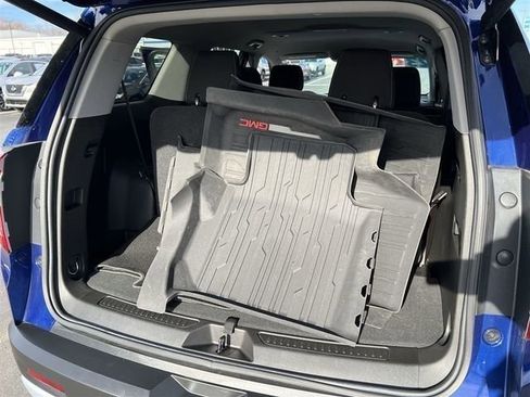 Used 2023 GMC Acadia SLE w/ Driver Convenience Package image 49