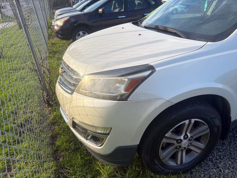 Used 2015 Chevrolet Traverse LT w/ Style and Technology Package FWD image 7