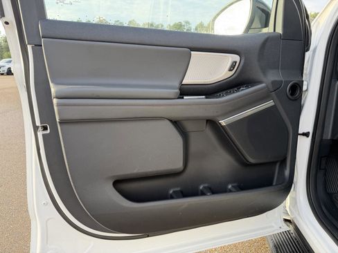 Used 2025 Ford Expedition Active AWD/4WD image 16