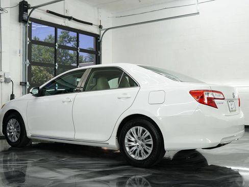 Used 2013 Toyota Camry LE FWD image 14