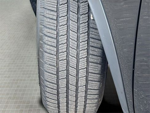 Used 2020 Land Rover Discovery Sport image 11