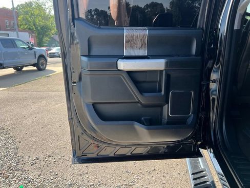 Used 2017 Ford F250 Lariat w/ Lariat Ultimate Package AWD/4WD image 16