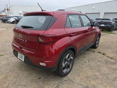 Used 2025 Hyundai Venue Limited FWD image 9