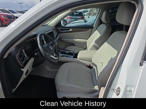 Used 2024 Volkswagen Atlas SE image 3