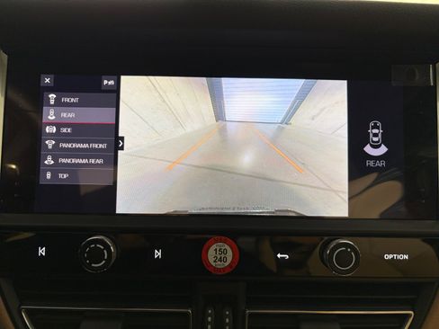 Certified 2026 Porsche Macan AWD/4WD image 40