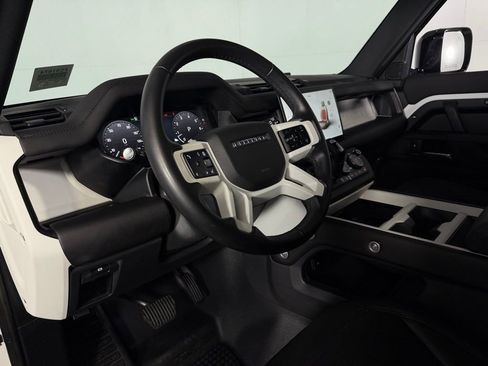Used 2025 Land Rover Defender 110 S image 21