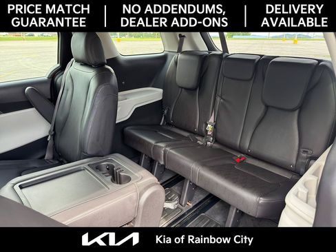 Used 2024 Kia Carnival LX FWD image 23