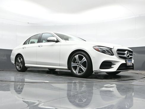 Used 2018 Mercedes-Benz E 300 4MATIC image 42